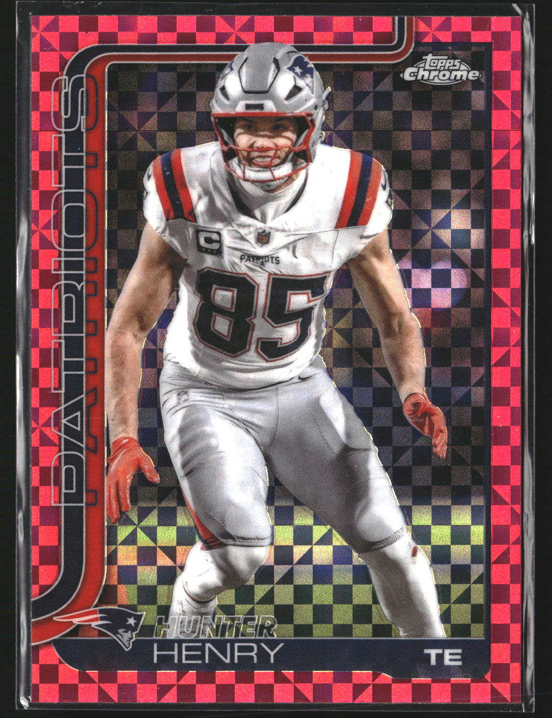 Hunter Henry 2025 Topps Chrome 209 Hot Pink X-Fractor New England Patriots
